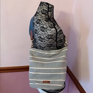 Spartina bucket purse, good condition 
Blue and cream